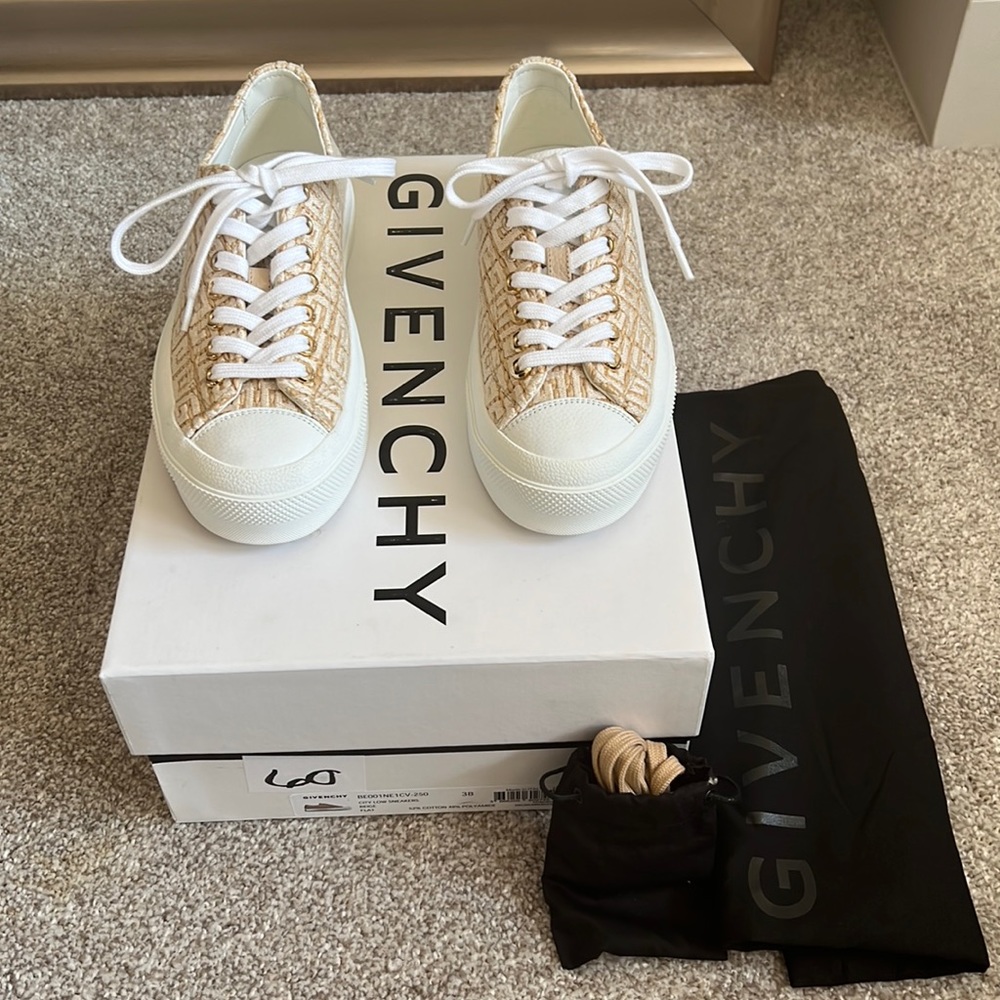 Givenchy City Low Sneakers